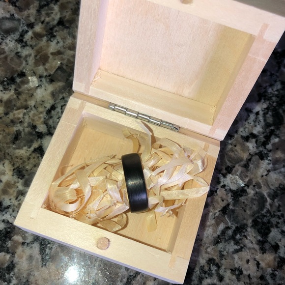 Brand New *never used* Wedding Band - Picture 1 of 6